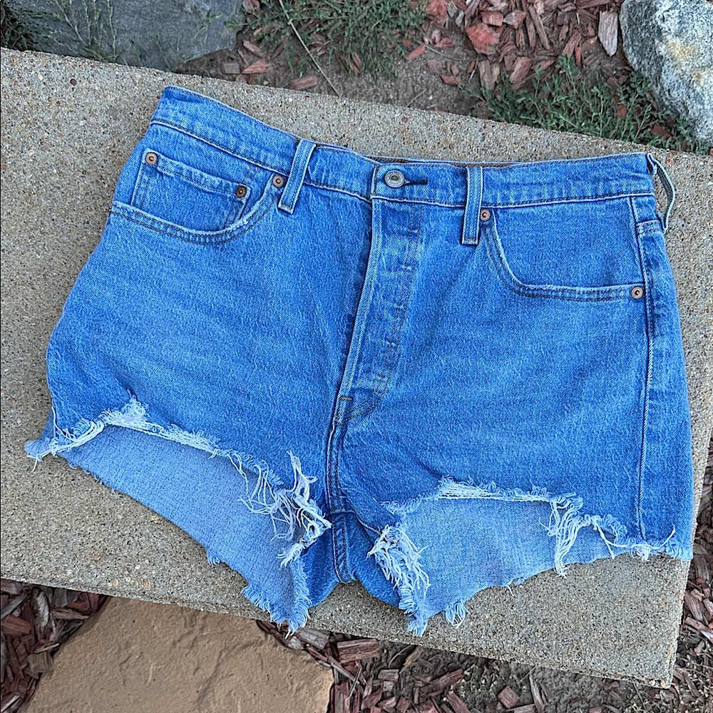 Levi's Women’s W 32 Classic Blue Jean Button Fly Short Shorts
